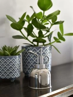 Indoor Plant Mister -Outdoor Garden Care Shop 3 4 crop 8612962 03V tif