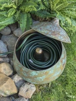 Acorn Hose Pot -Outdoor Garden Care Shop 3 4 crop 8613361 01V
